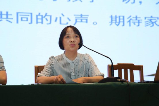 F:\1教学\21级高二年级\家长会\新闻稿\9A6A1257.JPG