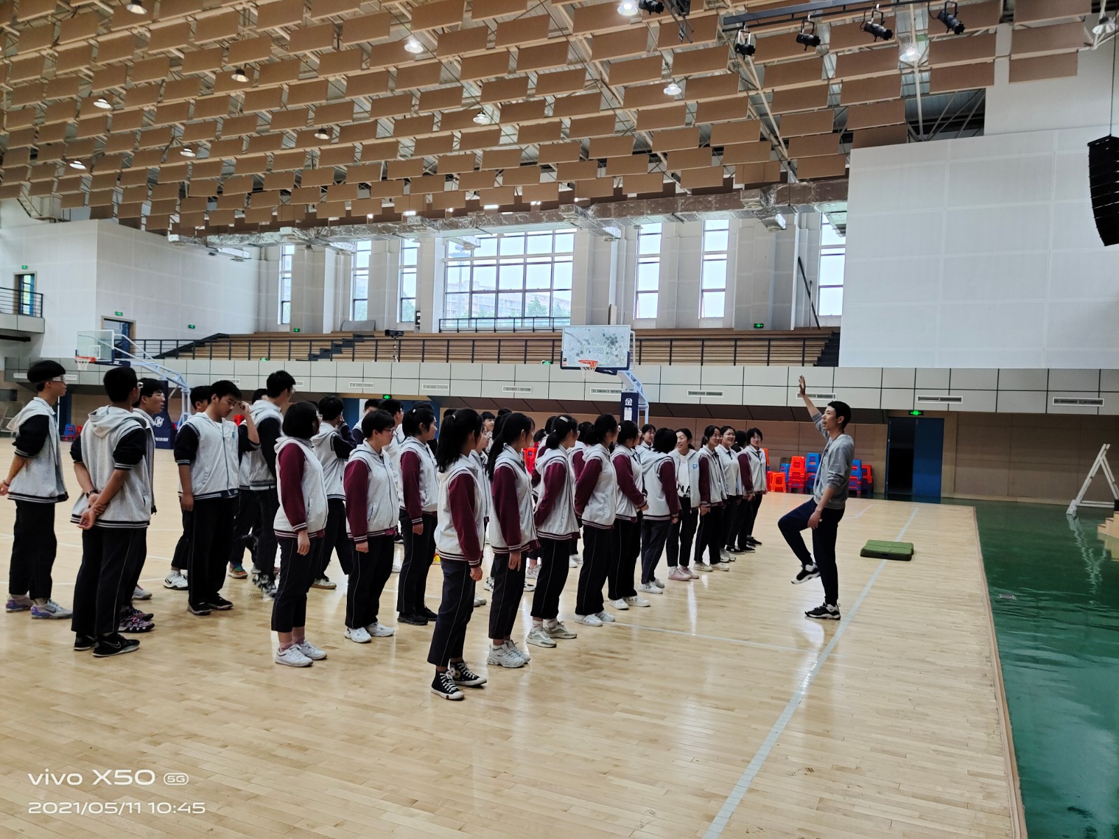 南京市第十二中学： 奋斗百年的十二中 正青春